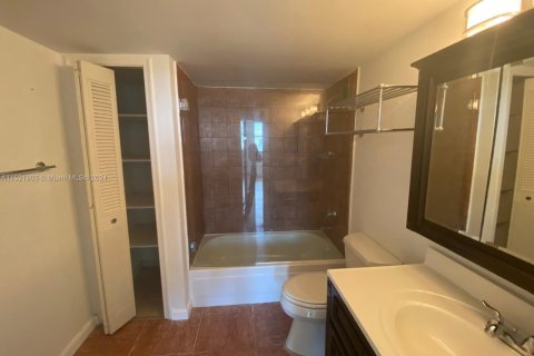 Купить кондоминиум в Норт-Майами, Флорида 2 спальни, 110.55м2, № 1958929 - фото 19
