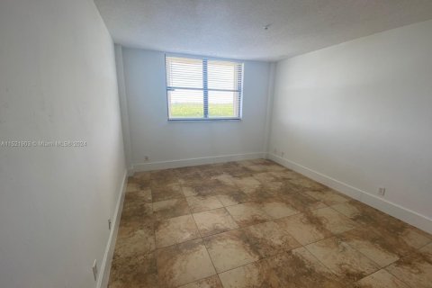 Купить кондоминиум в Норт-Майами, Флорида 2 спальни, 110.55м2, № 1958929 - фото 13