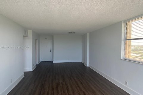 Купить кондоминиум в Норт-Майами, Флорида 2 спальни, 110.55м2, № 1958929 - фото 16