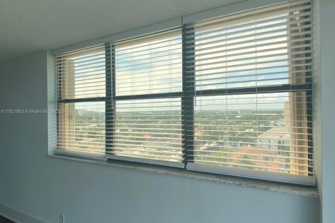 Купить кондоминиум в Норт-Майами, Флорида 2 спальни, 110.55м2, № 1958929 - фото 15