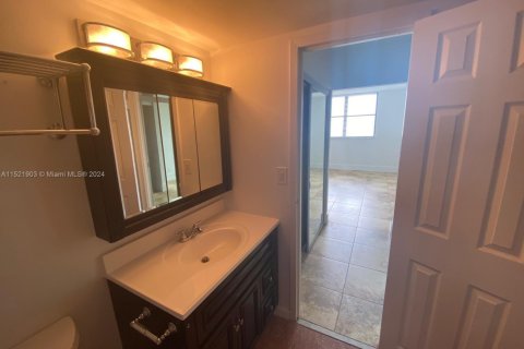 Купить кондоминиум в Норт-Майами, Флорида 2 спальни, 110.55м2, № 1958929 - фото 20