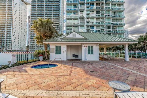 Copropriété à louer à Miami, Floride: 1 chambre, 98.1 m2 № 2048563 - photo 3