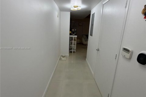 Copropriété à louer à Miami, Floride: 1 chambre, 98.1 m2 № 2048563 - photo 6