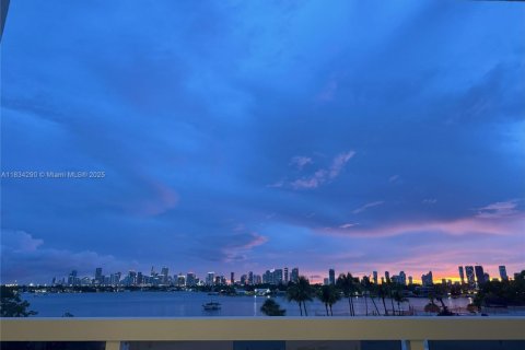 Copropriété à vendre à Miami Beach, Floride: 2 chambres, 133.78 m2 № 1960514 - photo 2