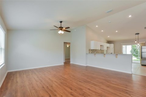 House in The Villages, Florida 3 bedrooms, 137.77 sq.m. № 1443763 - photo 3