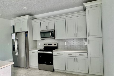 House in DeLand, Florida 4 bedrooms, 142.98 sq.m. № 1686442 - photo 16