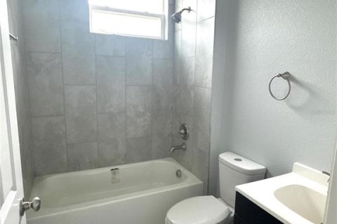 House in DeLand, Florida 4 bedrooms, 142.98 sq.m. № 1686442 - photo 19