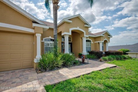 House in Weeki Wachee, Florida 4 bedrooms, 234.86 sq.m. № 1909019 - photo 18