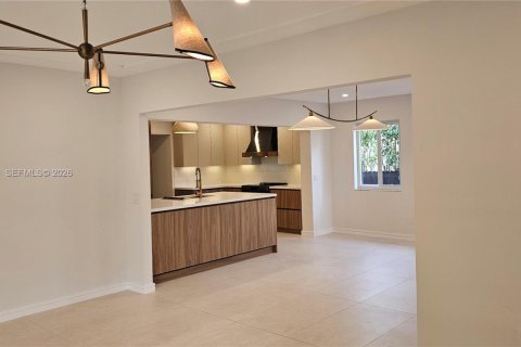 House in Miami, Florida 4 bedrooms, 181.44 sq.m. № 2043249 - photo 19