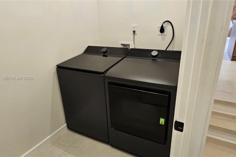 House in Miami, Florida 4 bedrooms, 181.44 sq.m. № 2043249 - photo 29