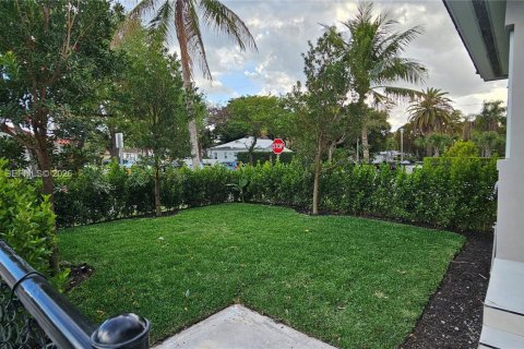 House in Miami, Florida 4 bedrooms, 181.44 sq.m. № 2043249 - photo 8