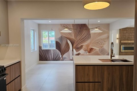 House in Miami, Florida 4 bedrooms, 181.44 sq.m. № 2043249 - photo 25