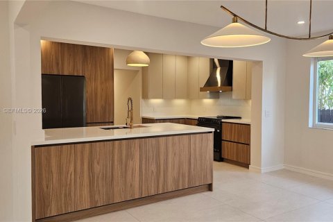 House in Miami, Florida 4 bedrooms, 181.44 sq.m. № 2043249 - photo 20