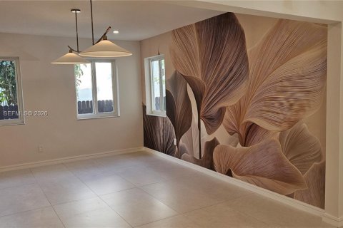 House in Miami, Florida 4 bedrooms, 181.44 sq.m. № 2043249 - photo 17
