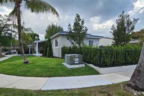 House in Miami, Florida 4 bedrooms, 181.44 sq.m. № 2043249 - photo 5