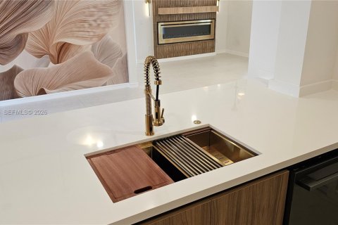 House in Miami, Florida 4 bedrooms, 181.44 sq.m. № 2043249 - photo 24