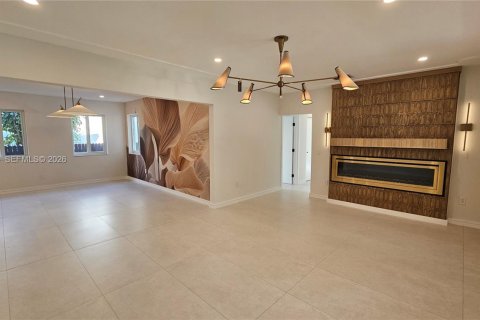House in Miami, Florida 4 bedrooms, 181.44 sq.m. № 2043249 - photo 16