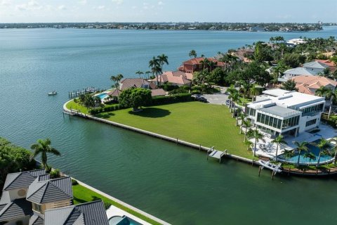 House in Sarasota, Florida 5 bedrooms, 535.77 sq.m. № 2214475 - photo 14