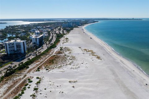 House in Sarasota, Florida 5 bedrooms, 535.77 sq.m. № 2214475 - photo 22