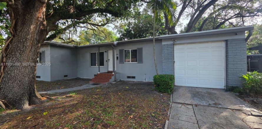 House in North Miami, Florida 2 bedrooms, 100.89 sq.m. № 1991010
