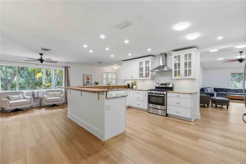 Villa ou maison à vendre à Sarasota, Floride: 5 chambres, 324.14 m2 № 2407011 - photo 9