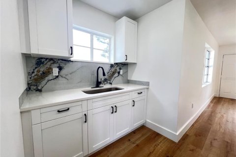 House in Tampa, Florida 3 bedrooms, 96.99 sq.m. № 1885697 - photo 13