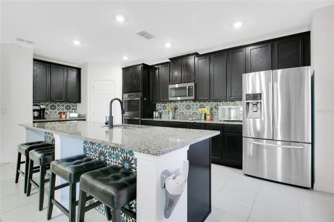 House in Davenport, Florida 4 bedrooms, 263.66 sq.m. № 1659461 - photo 4