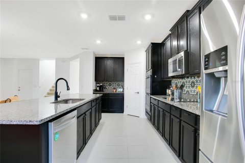 House in Davenport, Florida 4 bedrooms, 263.66 sq.m. № 1659461 - photo 3