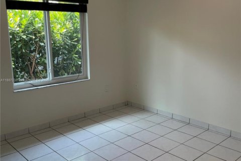 House in Miami, Florida 2 bedrooms, 140.47 sq.m. № 1932874 - photo 12