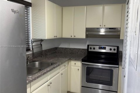 House in Miami, Florida 2 bedrooms, 140.47 sq.m. № 1932874 - photo 10