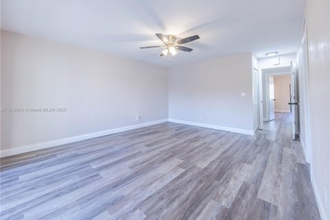 Купить таунхаус в Лодерхилл, Флорида 3 спальни, 161.65м2, № 1968731 - фото 15