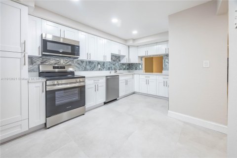 Купить таунхаус в Лодерхилл, Флорида 3 спальни, 161.65м2, № 1968731 - фото 4