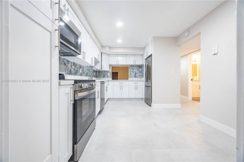 Купить таунхаус в Лодерхилл, Флорида 3 спальни, 161.65м2, № 1968731 - фото 1