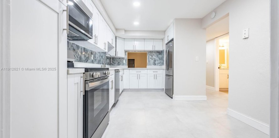 Таунхаус в Лодерхилл, Флорида 3 спальни, 161.65м2 № 1968731