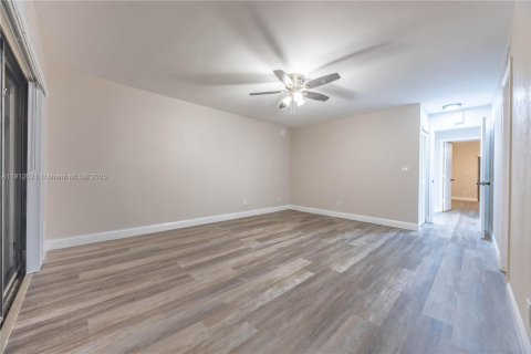 Купить таунхаус в Лодерхилл, Флорида 3 спальни, 161.65м2, № 1968731 - фото 24