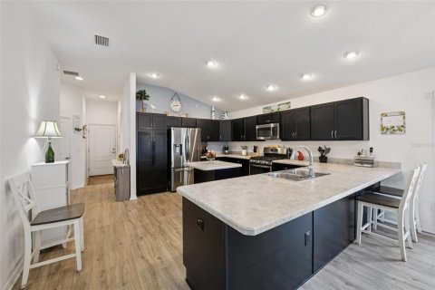 House in The Villages, Florida 2 bedrooms, 117.61 sq.m. № 1886414 - photo 7