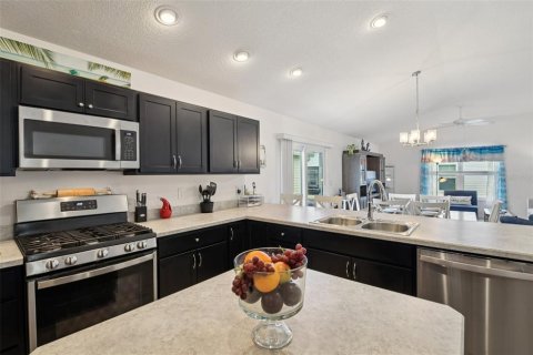 House in The Villages, Florida 2 bedrooms, 117.61 sq.m. № 1886414 - photo 8