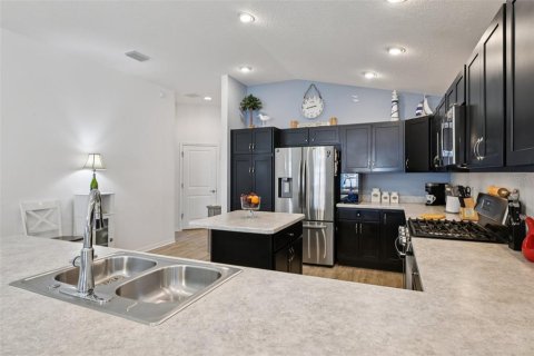 House in The Villages, Florida 2 bedrooms, 117.61 sq.m. № 1886414 - photo 6
