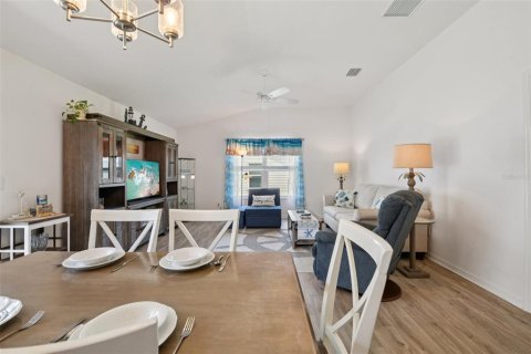 House in The Villages, Florida 2 bedrooms, 117.61 sq.m. № 1886414 - photo 15