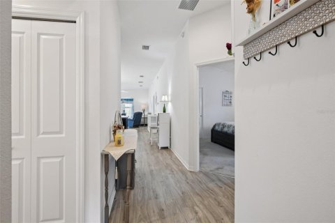 House in The Villages, Florida 2 bedrooms, 117.61 sq.m. № 1886414 - photo 4