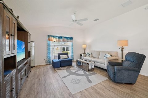 House in The Villages, Florida 2 bedrooms, 117.61 sq.m. № 1886414 - photo 16
