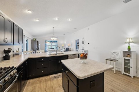 House in The Villages, Florida 2 bedrooms, 117.61 sq.m. № 1886414 - photo 9