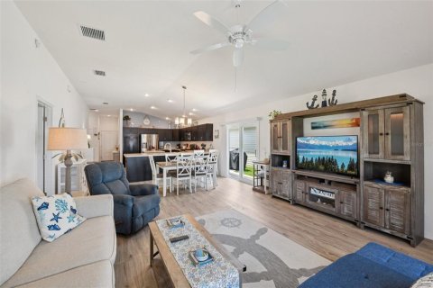 House in The Villages, Florida 2 bedrooms, 117.61 sq.m. № 1886414 - photo 19
