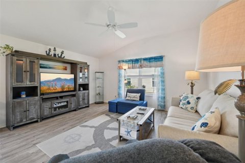 House in The Villages, Florida 2 bedrooms, 117.61 sq.m. № 1886414 - photo 17