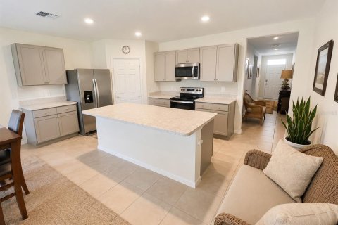 Villa ou maison à vendre à New Smyrna Beach, Floride: 4 chambres, 172.33 m2 № 2226234 - photo 2