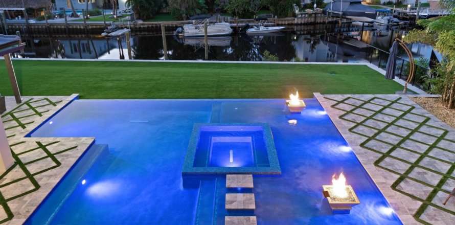 House in Jupiter, Florida 6 bedrooms, 639.82 sq.m. № 2180247