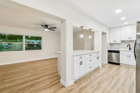 Casa en venta en Saint Petersburg, Florida, 3 dormitorios, 137.87 m2 № 2208830 - foto 13