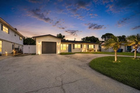 Casa en venta en Saint Petersburg, Florida, 3 dormitorios, 137.87 m2 № 2208830 - foto 2