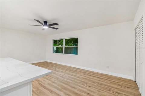 Casa en venta en Saint Petersburg, Florida, 3 dormitorios, 137.87 m2 № 2208830 - foto 18
