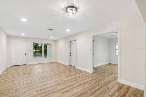 Casa en venta en Saint Petersburg, Florida, 3 dormitorios, 137.87 m2 № 2208830 - foto 9